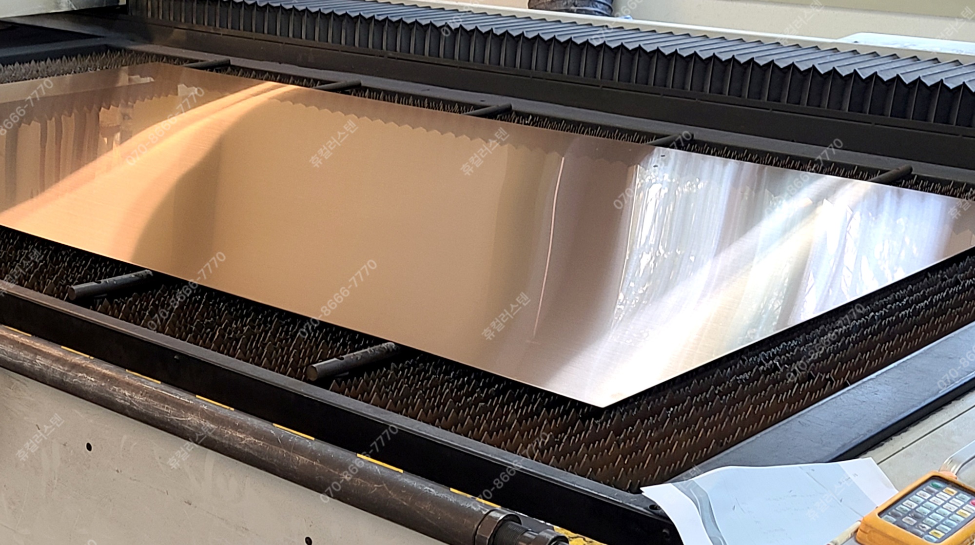 로즈골드스텐 가공 현장 이미지