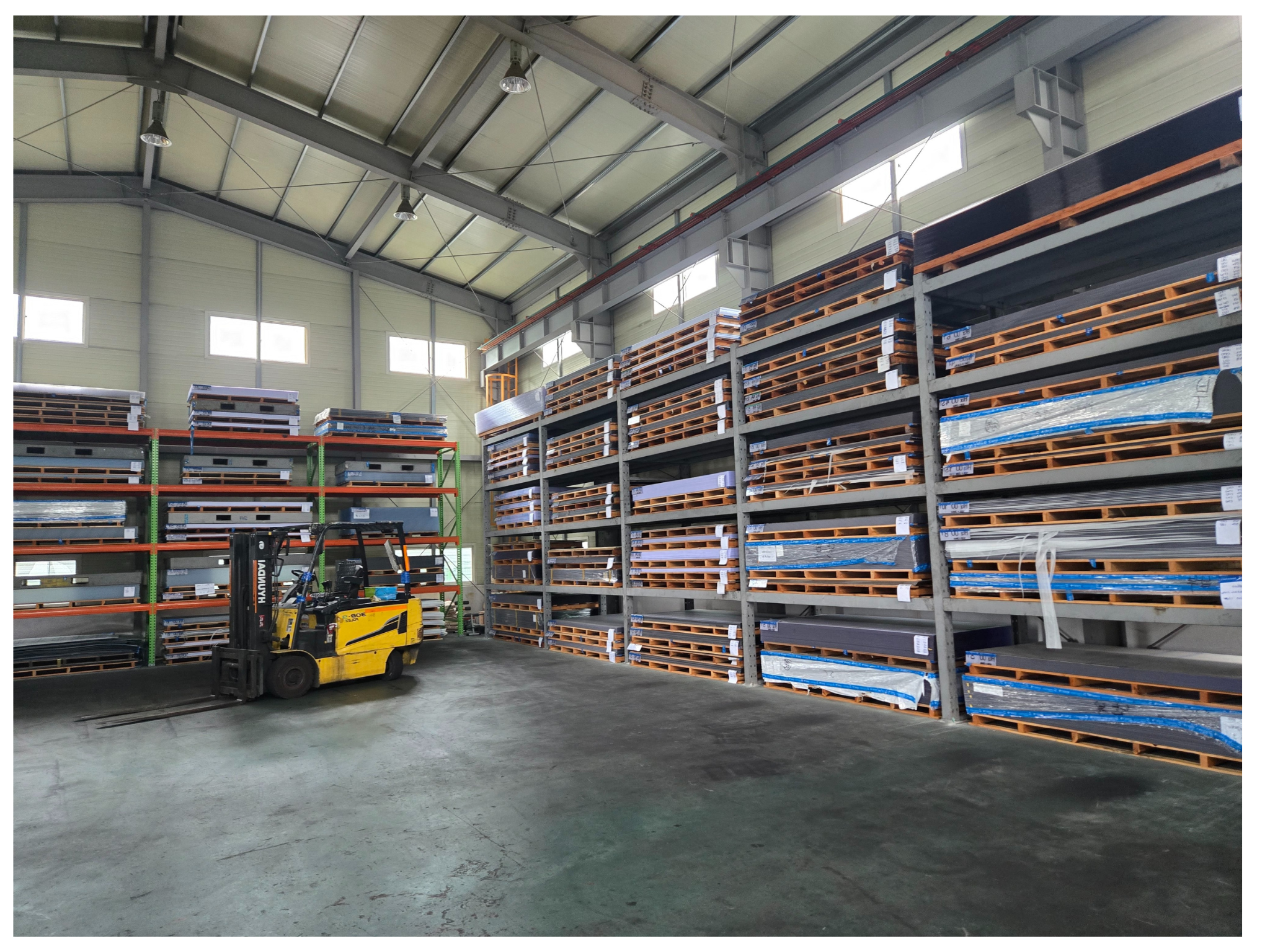 국내 최대 규모 킹렉산 생산 공장 내부 전경